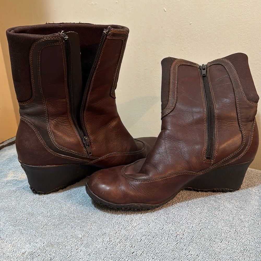 Merrell Wisteria Brown Leather Wedge Zip Boots Vibram Sole Women’s Size 8.5